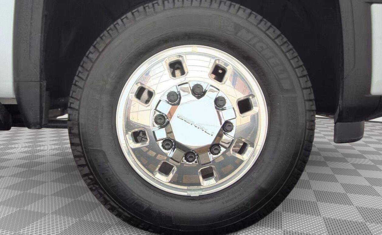 Used 2026 GMC Sierra 3500 Denali Ultimate w/ LPO, Black Badging Package AWD/4WD image 17