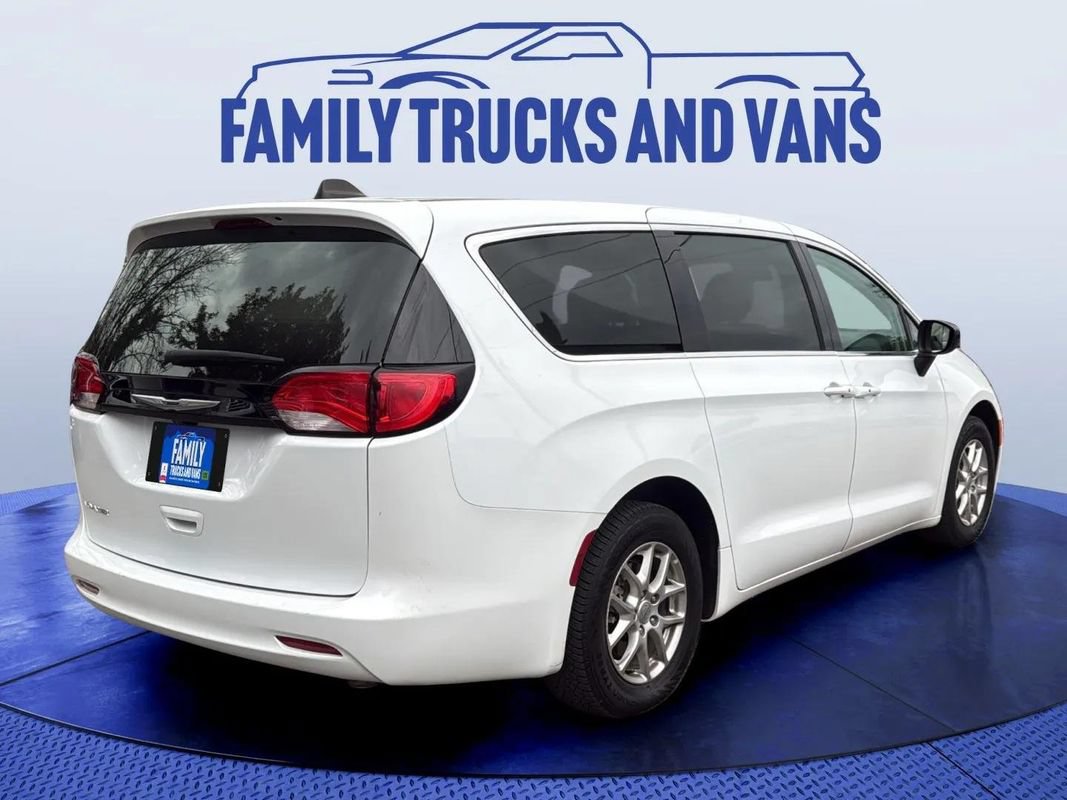 Used 2024 Chrysler Voyager LX FWD image 5