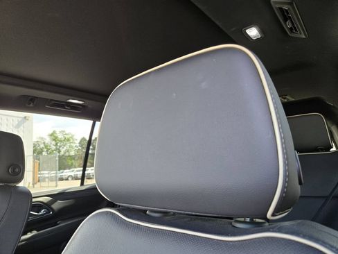 Used 2023 GMC Yukon SLT AWD/4WD image 16