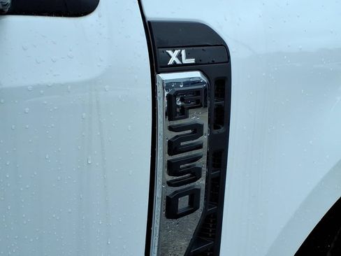 New 2025 Ford F250 XL w/ FX4 Off-Road Package AWD/4WD image 10