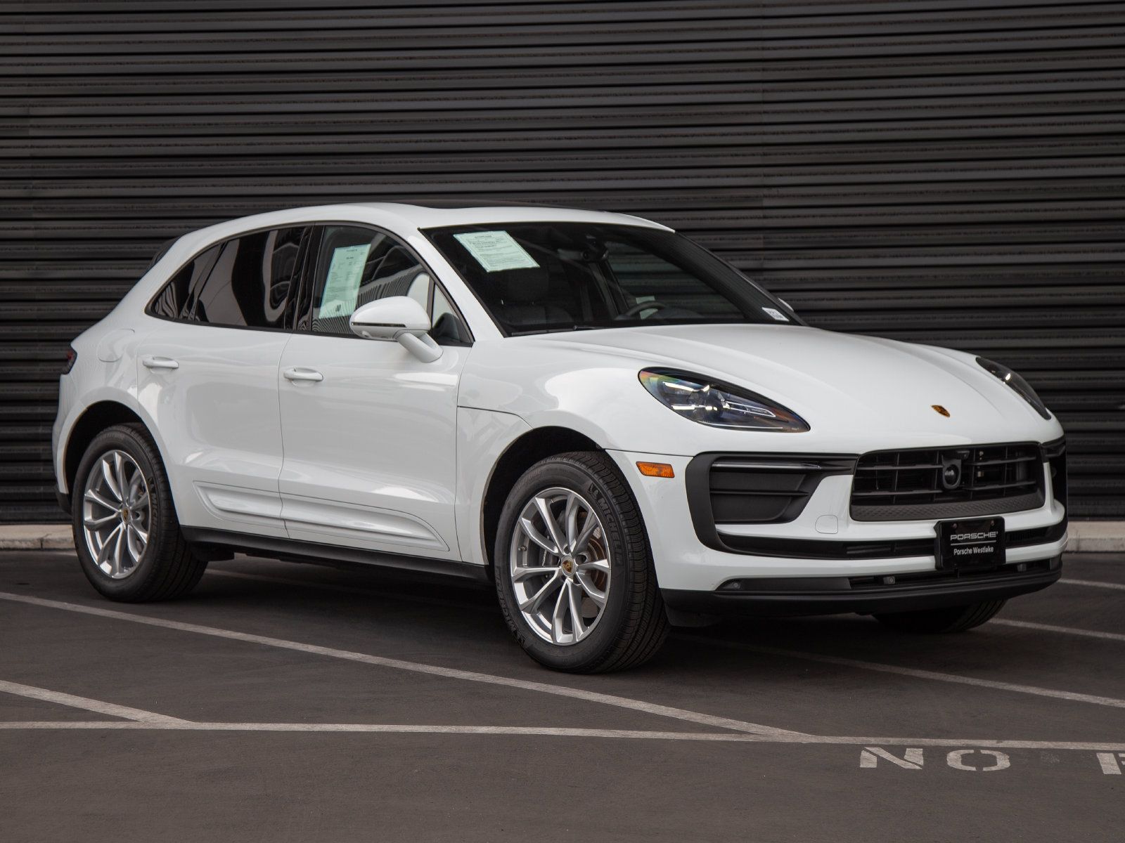 Certified 2026 Porsche Macan AWD/4WD image 9