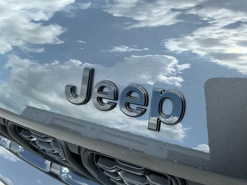 New 2025 Jeep Grand Cherokee Altitude image 17