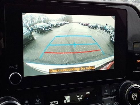 Used 2024 Toyota Highlander LE image 18