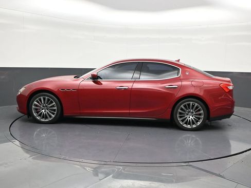 Used 2017 Maserati Ghibli w/ Luxury Package RWD image 2