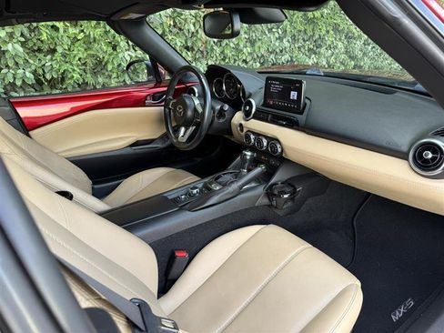 Used 2019 MAZDA MX-5 Miata RF Grand Touring RWD image 18