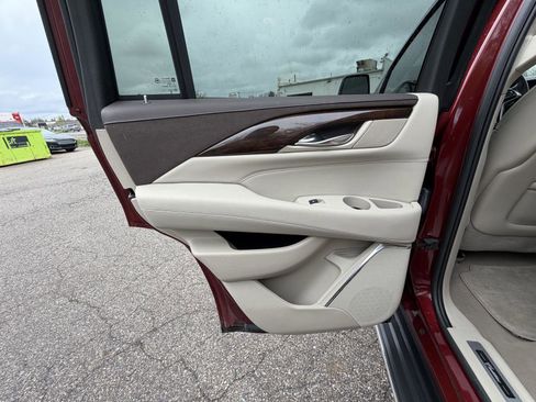 Used 2017 Cadillac Escalade Luxury AWD/4WD image 22