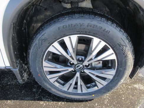 Used 2023 Nissan Rogue SV image 9