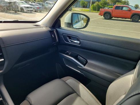 Certified 2025 Nissan Pathfinder SL image 20