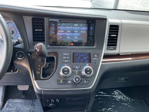 Used 2016 Toyota Sienna Limited w/ Protection Package FWD image 21