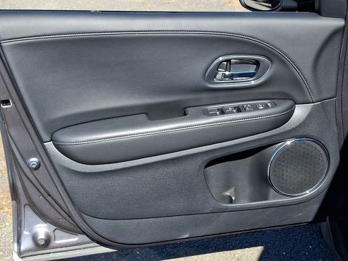 Used 2021 Honda HR-V EX-L image 12