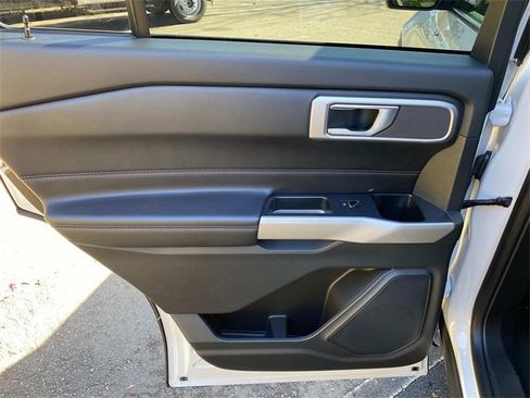 Used 2021 Ford Explorer XLT w/ Equipment Group 202A image 11