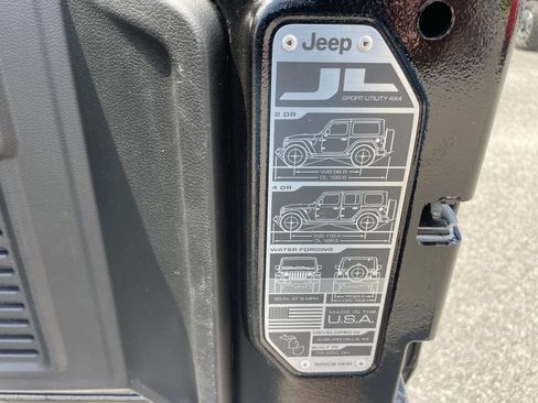 Used 2021 Jeep Wrangler Rubicon AWD/4WD image 21