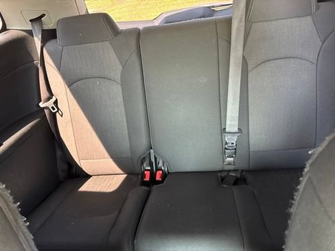 Used 2017 Chevrolet Traverse LT w/ Style and Technology Package FWD image 11