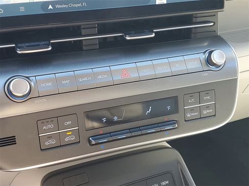 Used 2024 Hyundai Kona Limited image 30