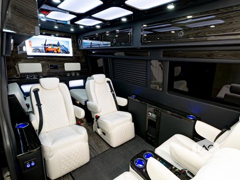 Used 2024 Mercedes-Benz Sprinter 3500 image 4