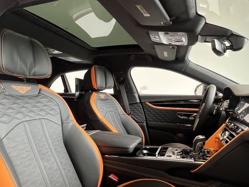 Certified 2025 Bentley Flying Spur Plug-In Hybrid image 25