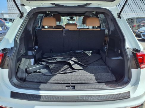 Used 2022 Volkswagen Tiguan SE w/ Panoramic Sunroof Package FWD image 19