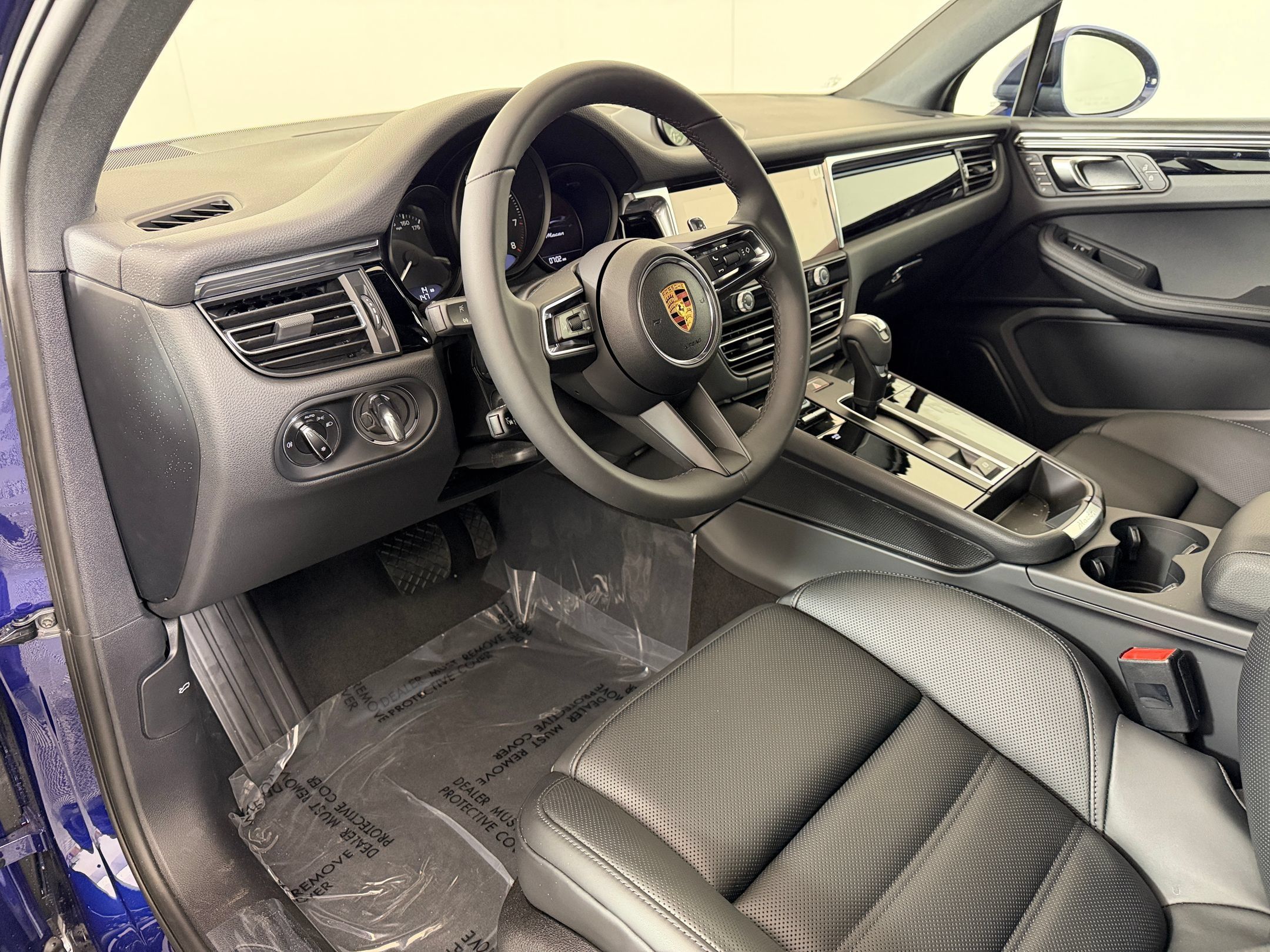 Used 2026 Porsche Macan AWD/4WD image 4