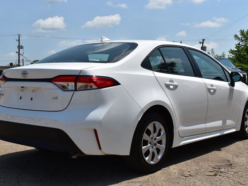 Used 2025 Toyota Corolla LE FWD image 5