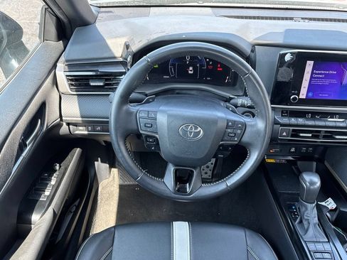 Used 2025 Toyota Camry SE FWD image 3