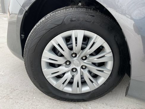 Used 2014 Toyota Camry LE image 40