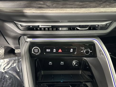 Used 2025 Audi Q5 Premium Plus w/ Premium Plus AWD/4WD image 6