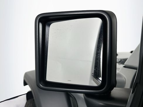 Used 2024 Jeep Wrangler Unlimited AWD/4WD image 16