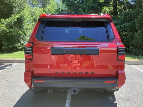 Used 2025 Toyota 4Runner SR5 AWD/4WD image 21
