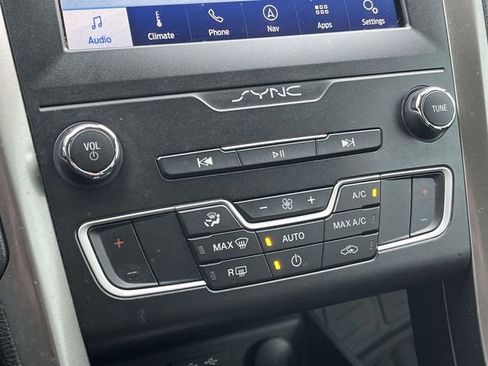 Used 2019 Ford Fusion SE image 31