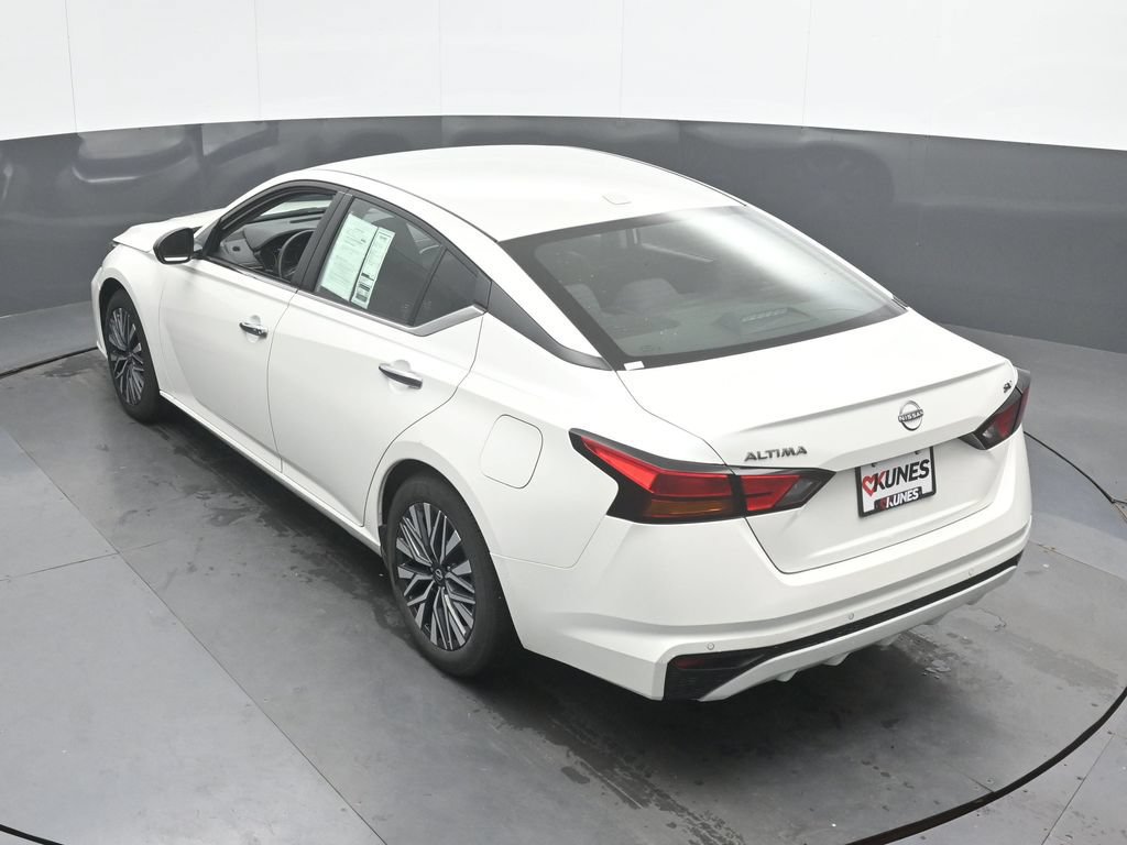 Used 2024 Nissan Altima 2.5 SV FWD image 37