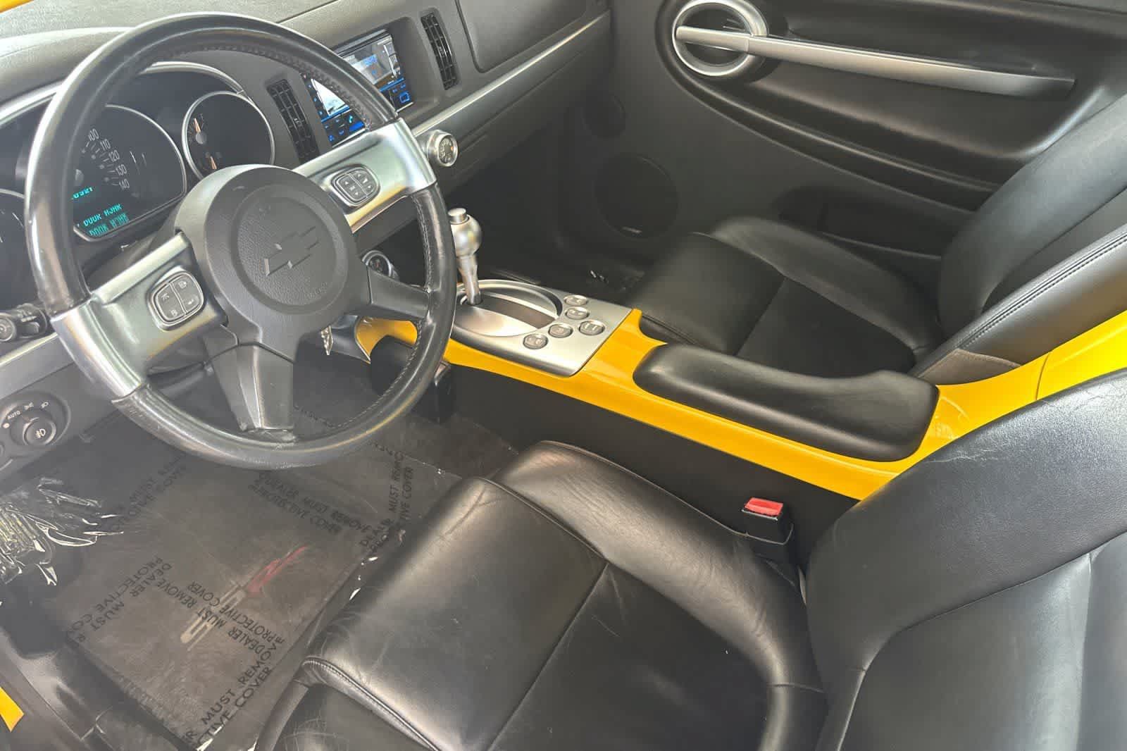 Used 2004 Chevrolet SSR w/ Preferred Equipment Group RWD image 3