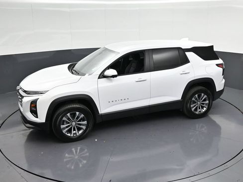 Used 2026 Chevrolet Equinox LT w/ Safety and Technology Package FWD image 25