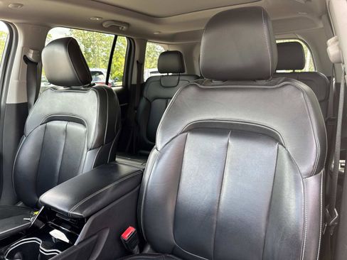 Used 2022 Jeep Grand Cherokee Limited AWD/4WD image 20