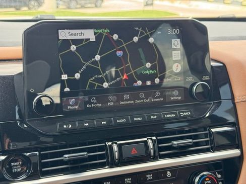 Used 2025 Nissan Pathfinder Platinum image 17