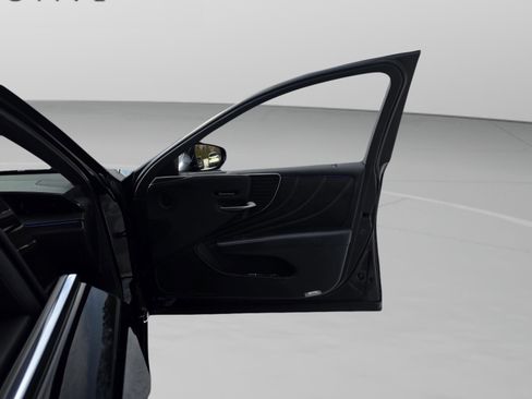 Used 2018 Lexus LS 500 LS 500 w/ Accessory Package (Z2) image 31