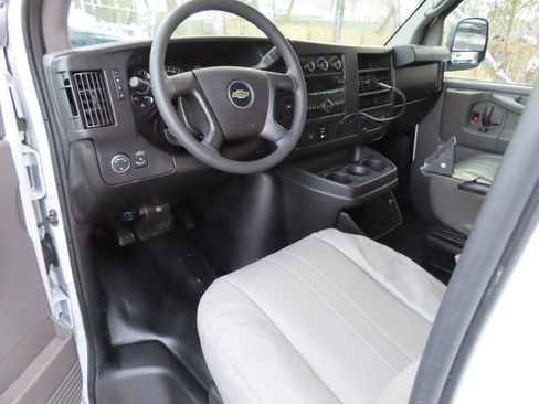 Used 2015 Chevrolet Express 2500 RWD 2500 135 image 8