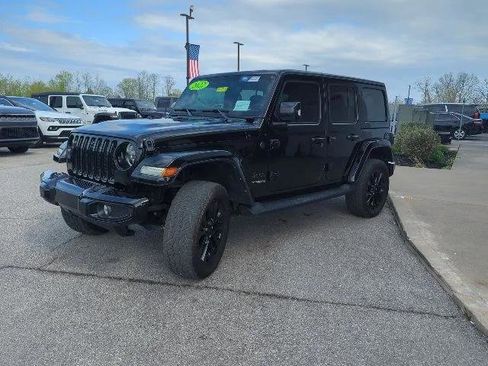 Certified 2022 Jeep Wrangler Unlimited Sahara AWD/4WD image 4