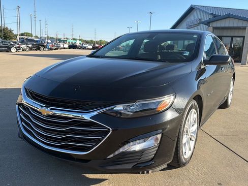 Used 2020 Chevrolet Malibu LT FWD image 2