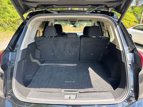 Used 2025 Nissan Rogue SV FWD image 33