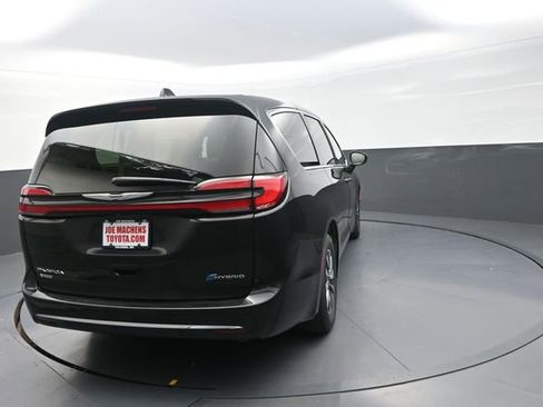 Used 2024 Chrysler Pacifica Limited FWD image 67