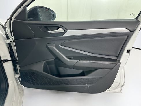 Used 2025 Volkswagen Jetta Sport FWD image 29