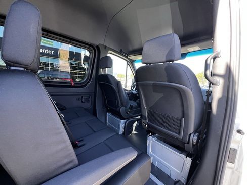 Used 2024 Mercedes-Benz Sprinter 2500 image 38