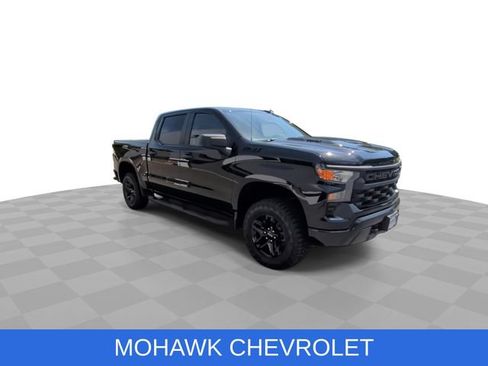 Used 2022 Chevrolet Silverado 1500 Custom Trail Boss w/ Midnight Edition AWD/4WD image 2