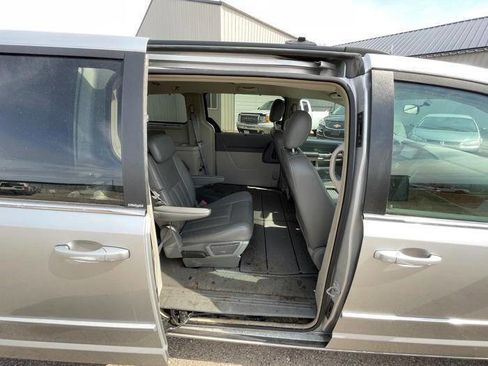 Used 2008 Chrysler Town & Country Touring image 27