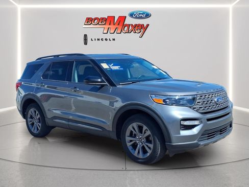 Used 2024 Ford Explorer XLT w/ Equipment Group 202A AWD/4WD image 3