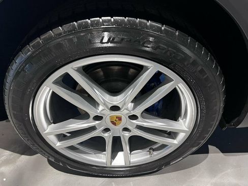 Used 2021 Porsche Cayenne AWD/4WD image 39