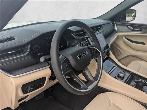 Used 2025 Jeep Grand Cherokee L Limited RWD image 10