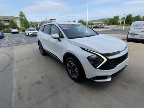 Used 2025 Kia Sportage LX FWD image 4
