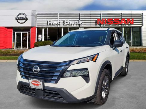 Used 2024 Nissan Rogue S AWD/4WD image 5