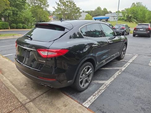 Used 2017 Maserati Levante AWD/4WD image 3
